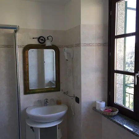 La 4* קורניליה